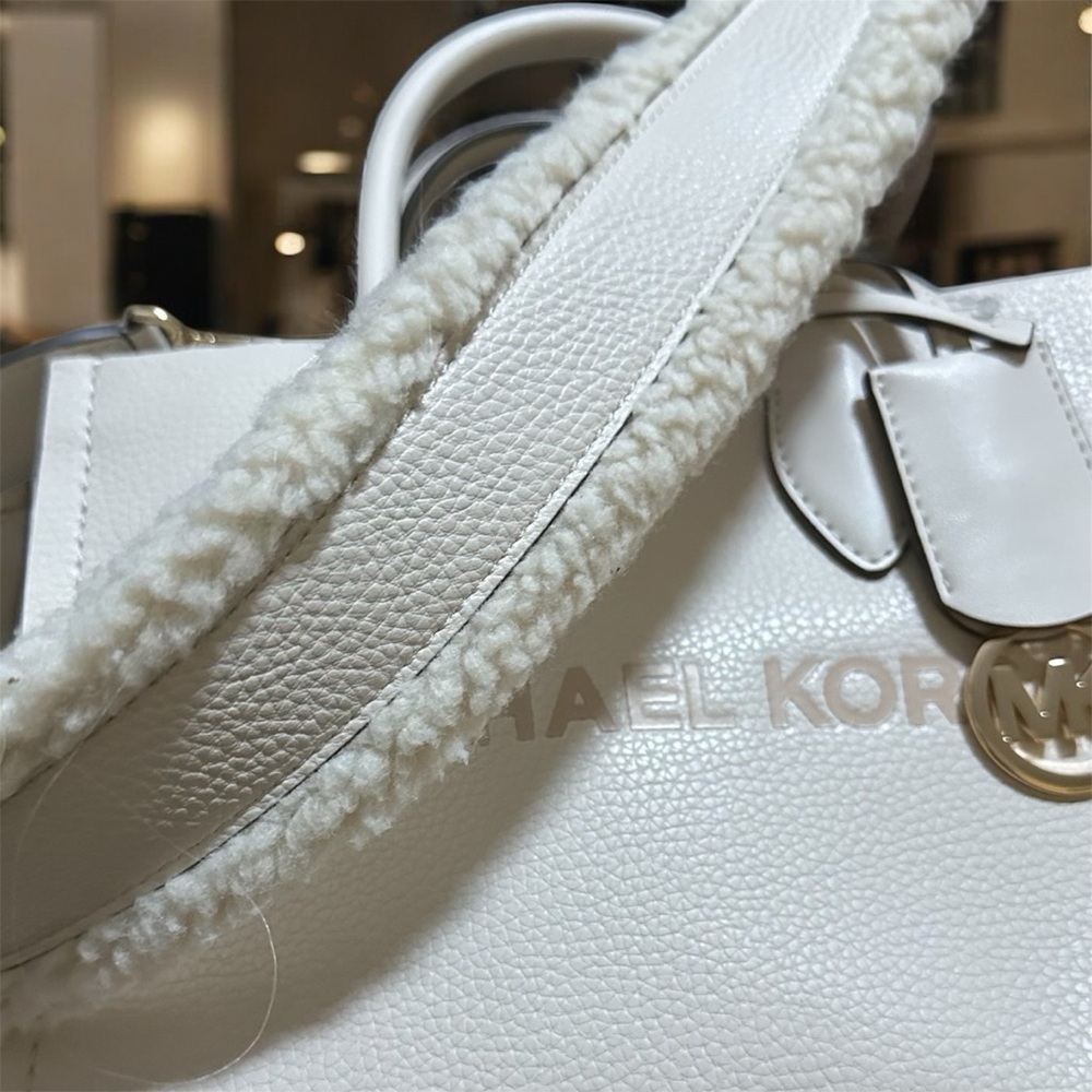 Michael Kors Cream Leather Shoulder Bag detachable strap.